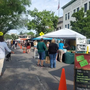 eople walking around