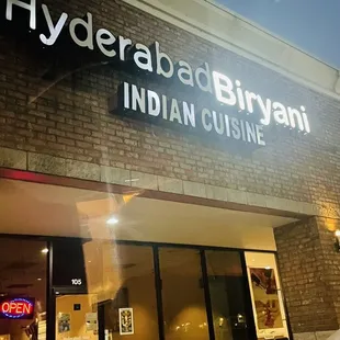 the outside of a restaurant