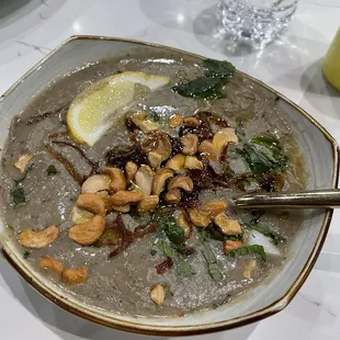 Menu says it&apos;s Haleem. Taste and looks says it&apos;s not.