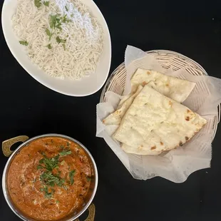 Chicken tikka marsala, some garlic naan, and White Rice