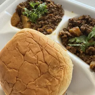 Kheema Pav: Minced Lamb served with buttered bread