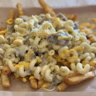 The French Dip Mac &amp; Cheese Fries