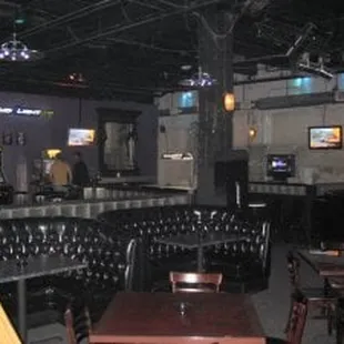 Photo from http://www.hyenascomedynightclub.com/