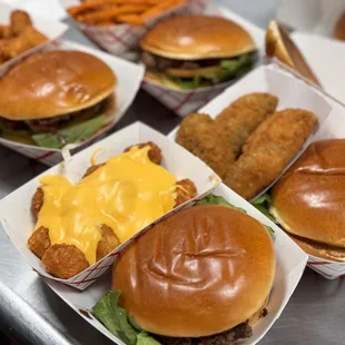Hynson&apos;s cheese burger