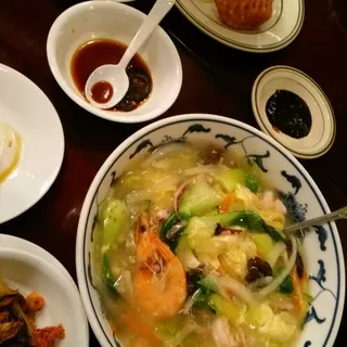 N8. Noodle with Seafood Gravy Soup