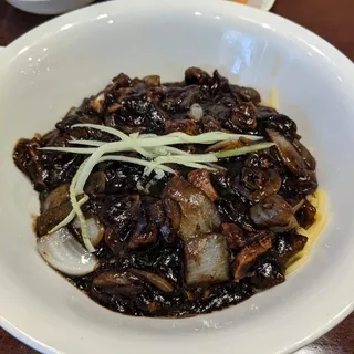 N9. Noodles with Seafood Brown Sauce