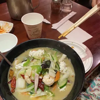 N15. Szechuan Style Spicy Noodle Soup with Seafood