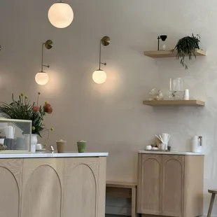 Iced marron latte (left)