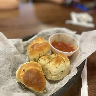 Free refillable garlic bread