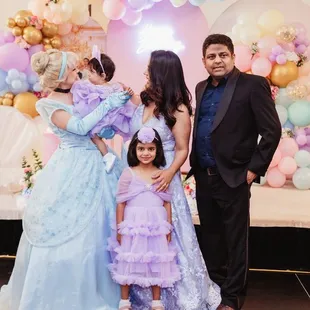 Cinderella cake cuttinv and family photo time