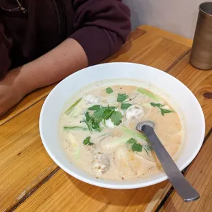 Tom kha (coconut soup)