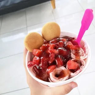 Strawberry cheesecake! it&apos;s super good and very delicious !! Supper good definitely coming here again!!