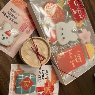 For my pray tomorrow. Our Lunar New Year's Eve. Look how cute!!