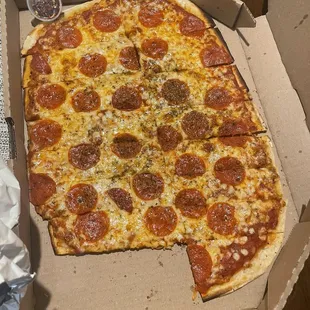 Large pepperoni pizza