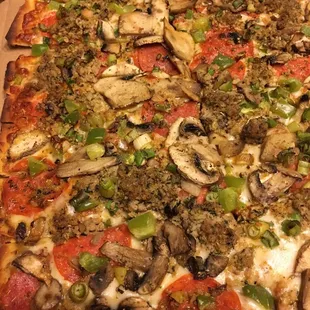 Big Brother - pepperoni, sausage, mushroom, green bell peppers and green onion - our fav!