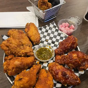 chicken wings, chicken, fried chicken, bbq wings, food, bbq chicken, chicken wings and fried chicken, fried chicken wings, poultry