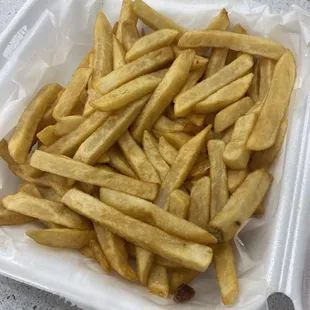 Man this place sucks just look at these microwaved fries