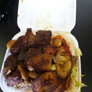 Ox tail entree with plantains, small size. Not that great