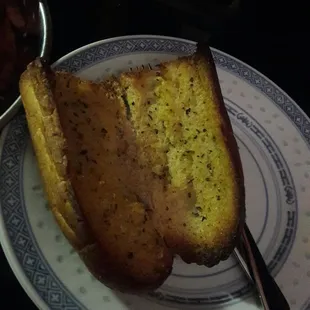 Garlic bread comes w/pasta