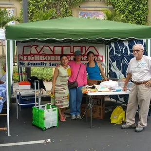 Kailua Neighborhood Board members setting up for the I Love Kailua Town Party