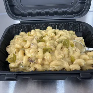 Green chili mac &amp; cheese w/ grilled chicken.