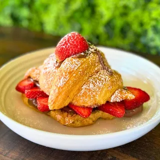 STRAWBERRY NUTELLA CROISSANT