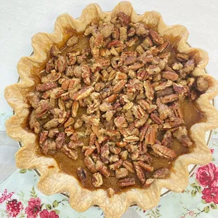 Thanksgiving Praline Pumpkin Pie