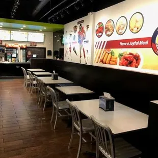 the interior of a fast food restaurant