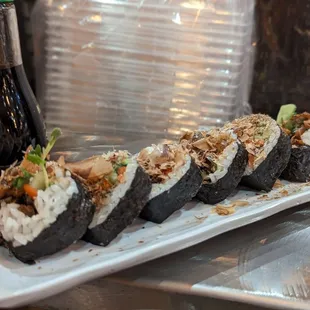 Salmon skin hand roll