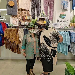 I met Aunty Ipo, bought a hat, wore it to church the next day, and showed her how I added it to my Wai&apos;ono wrap!