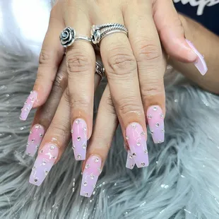 I Nail Spa pink polka dot