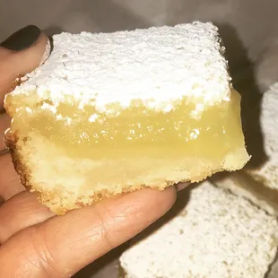 Lovey&apos;s Lemon Bars