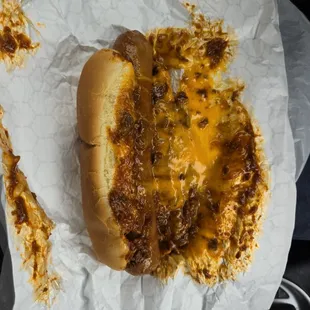 Detroit chili cheese dog was not freshly made.  I wasn't aware that my purchase did not come with condiments.  This is good.