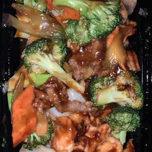 Triple Delight with Beef, Chicken, Shrimp and Mixed Veggies!