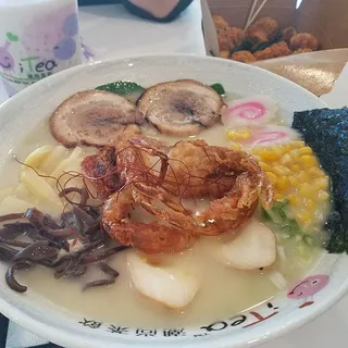 Y27. Crab Tonkotsu Ramen