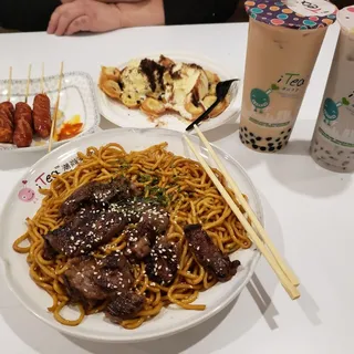 Y63. Garlic Short Rib Noodle