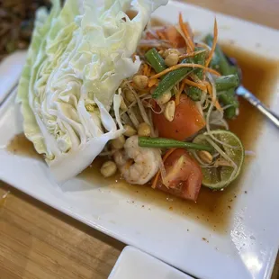Papaya salad with shrimp