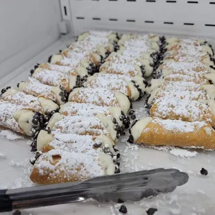 Mini Cannoli Filled with Chocolate Chips Cream