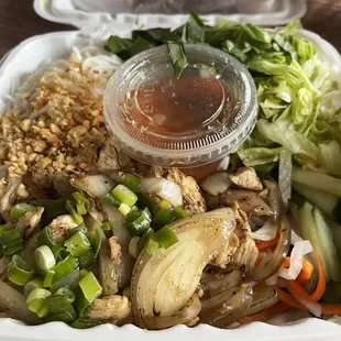 VS16. Bn G Xo (Noodle salad with chicken)