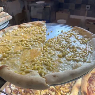 Macaroni &amp; Cheese Pizza