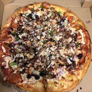 They didn't skimp on the toppings with the deluxe pizza, it was delicious!