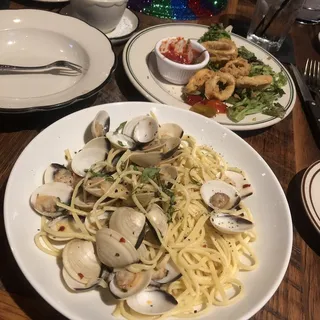 Lingunie and Clams