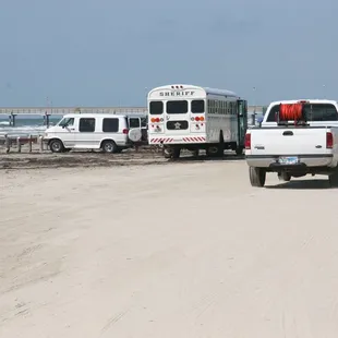 Prisoners coming to clean the beach