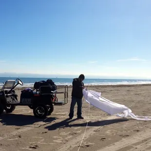 Hubby flyin the big kite :)