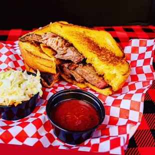 SMOKED BRISKET ON TEXAS EGG BREAD