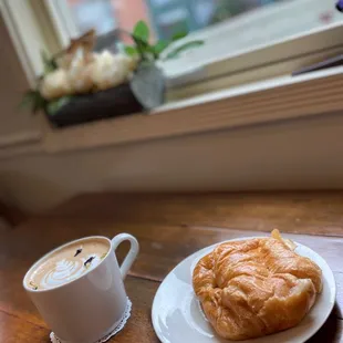 Ibiza Cafe gets a WOW! rating! iNo syrups in coffee, inventive combinations in tea and coffee, a warm welcoming space.