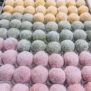 Freshly made mochi: mango, durian, green tea, red bean and sesame!