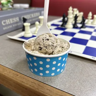 1 scoop of coffee caramel oreo