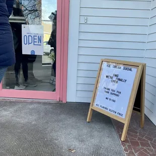 Entryway to the super-cute scoop shop on their grand opening day (3/11/2022).