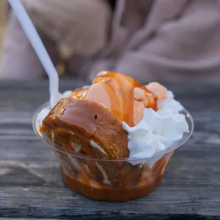 Cinnamon roll sundae